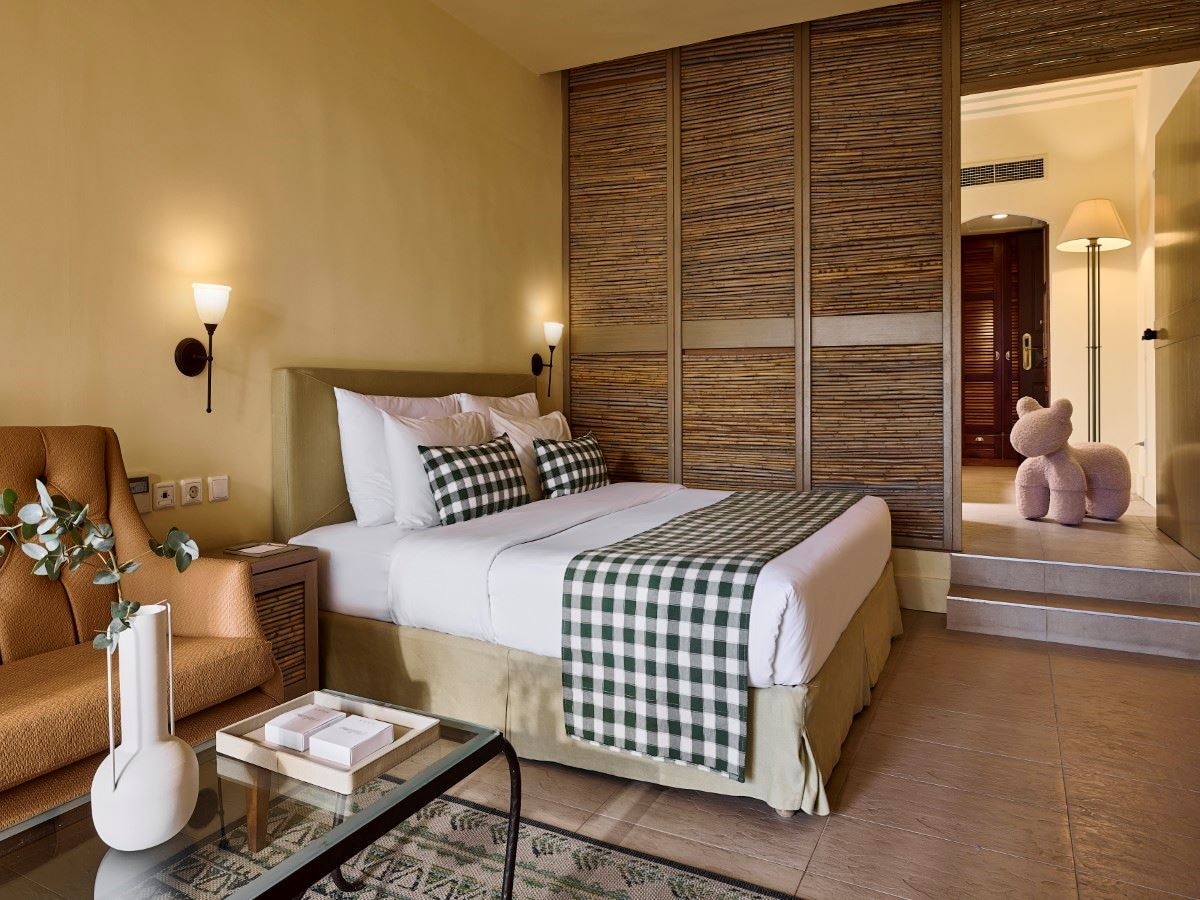 rooms-deluxe-1-broom-suite-sea-view-main-building