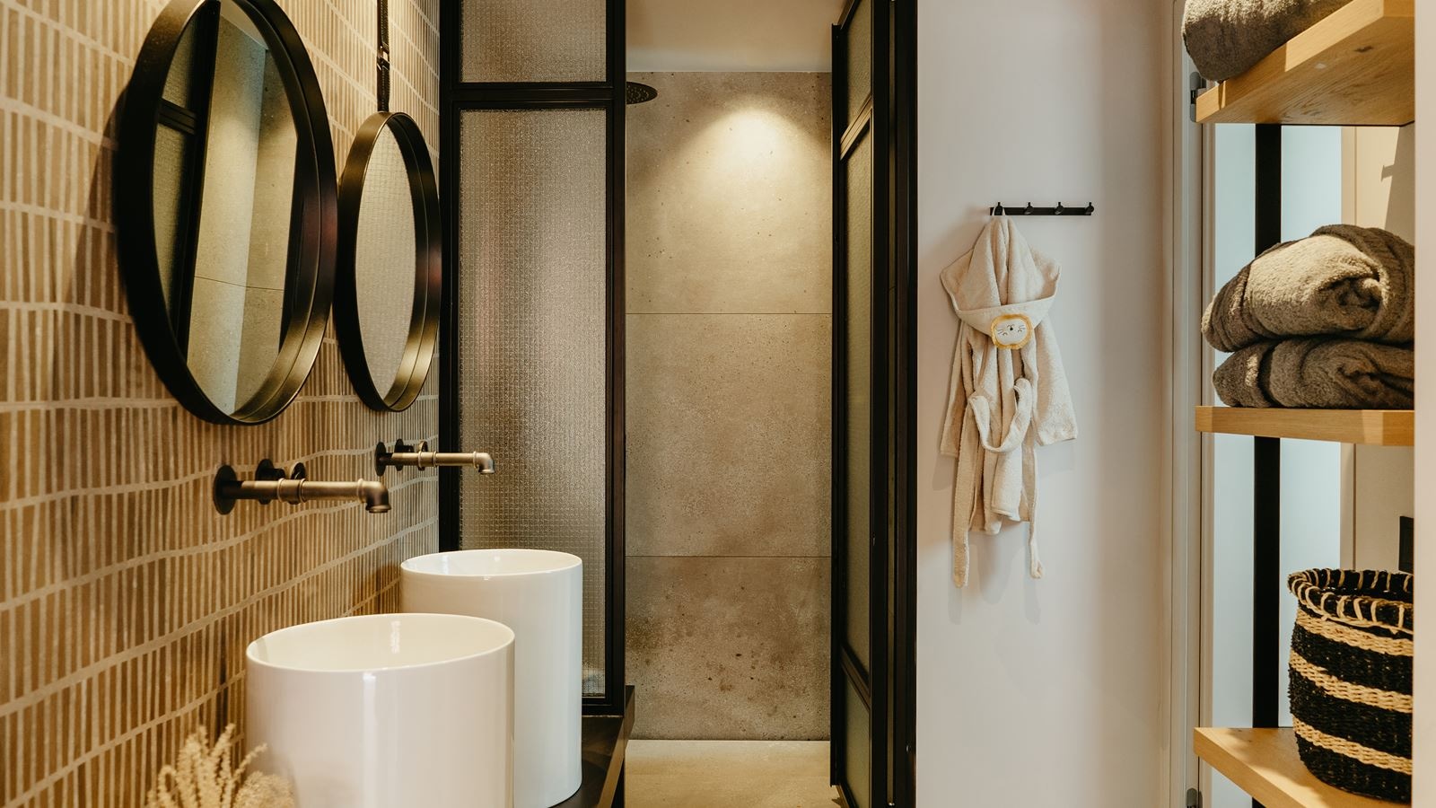 rooms-serenity-sea-front-suite