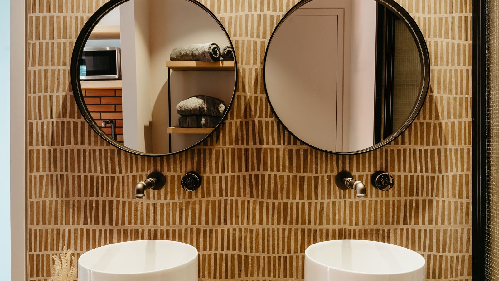 rooms-serenity-sea-front-suite