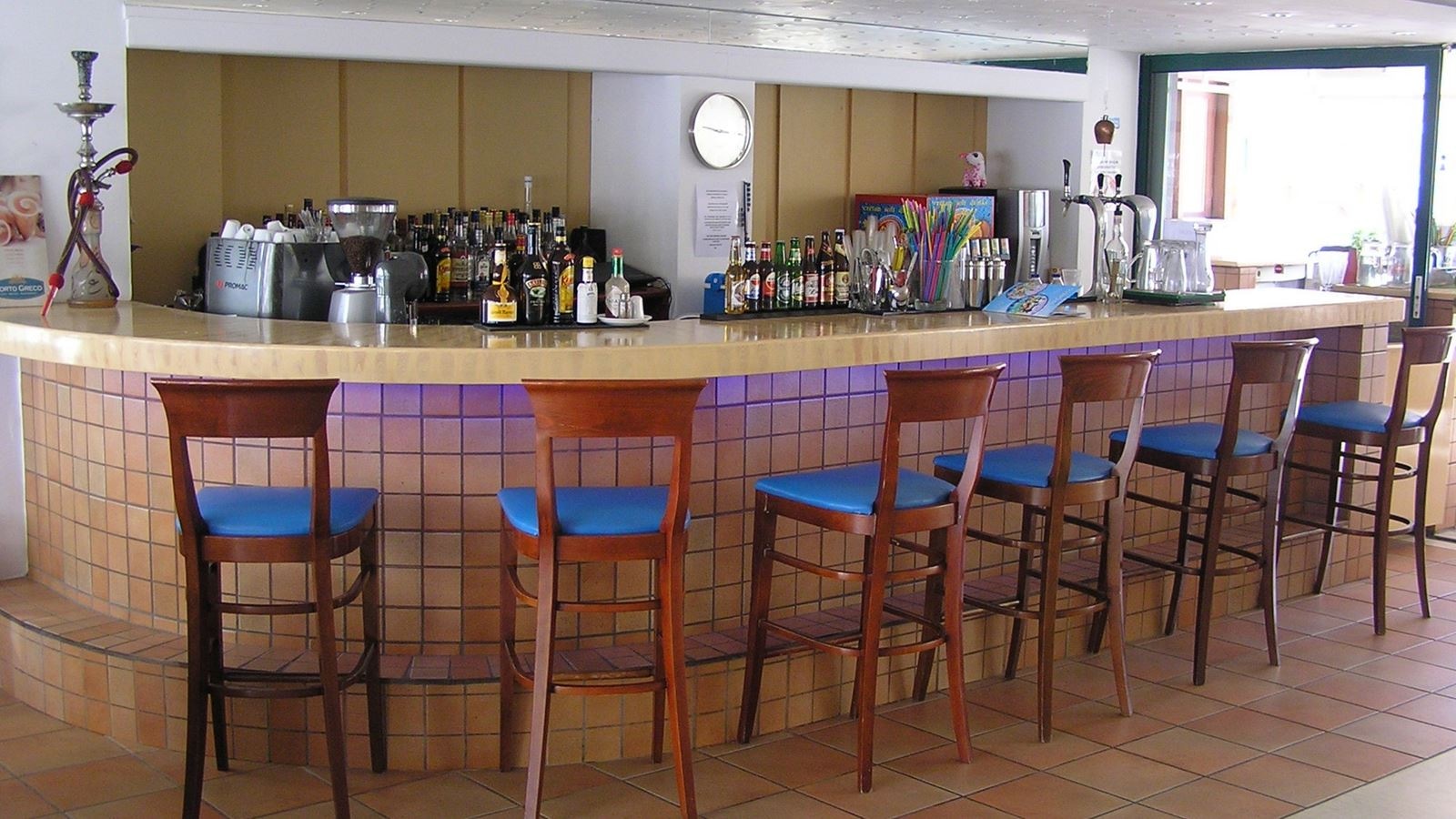 bars-main-pool-bar