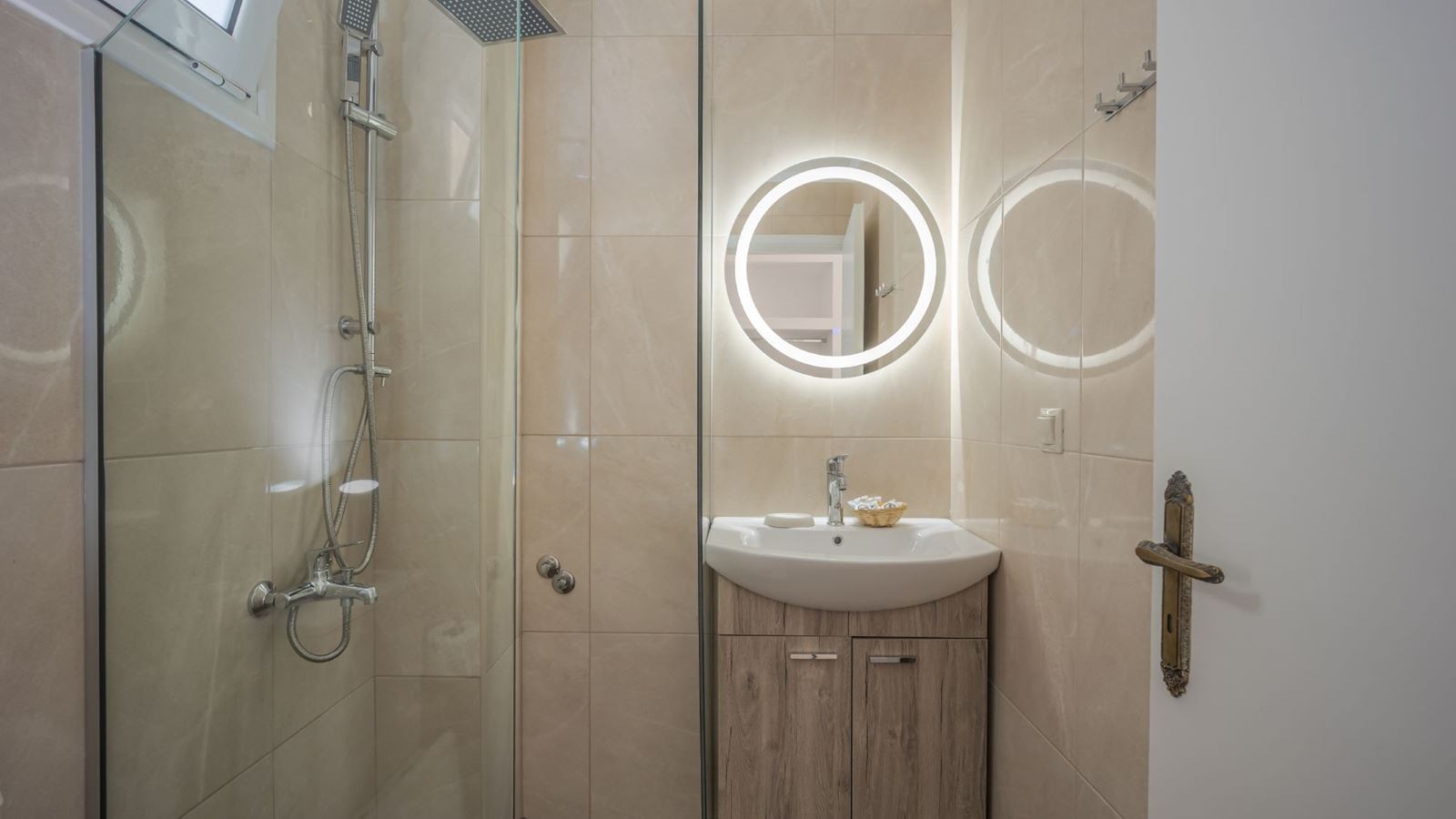rooms-triple-room