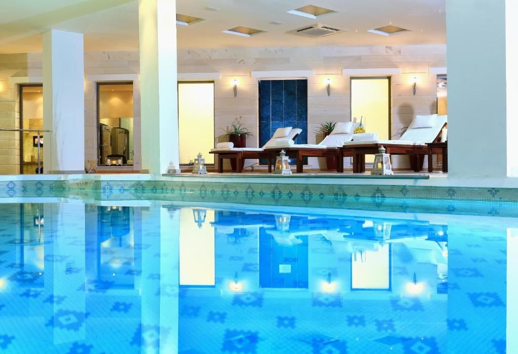 pools-indoor-pool