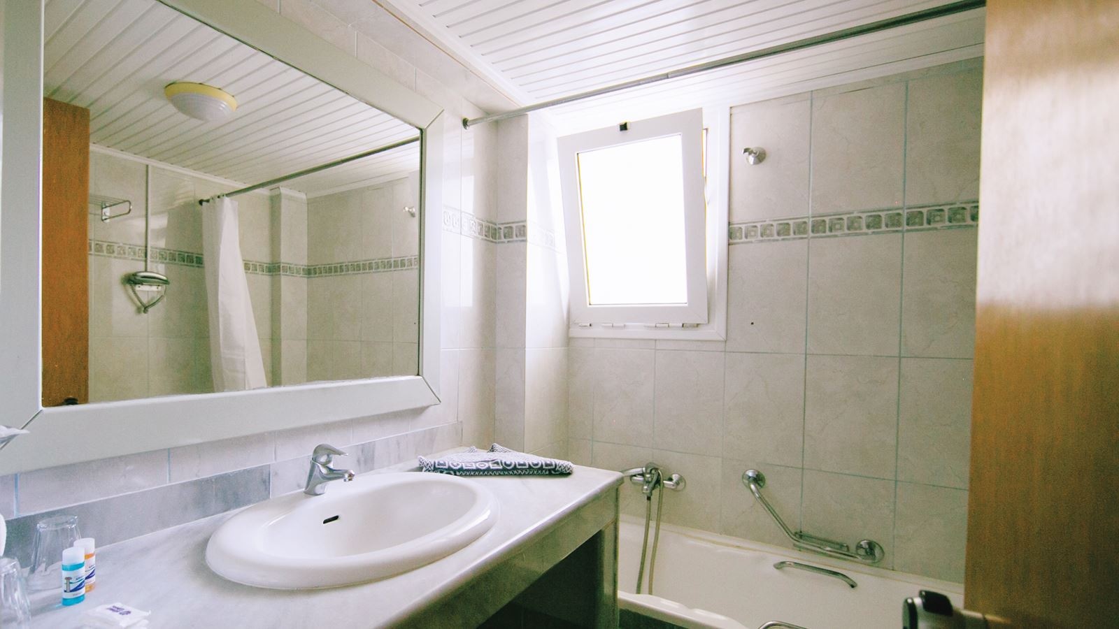 rooms-family-room-1-bedroom-balcony-or-terrace