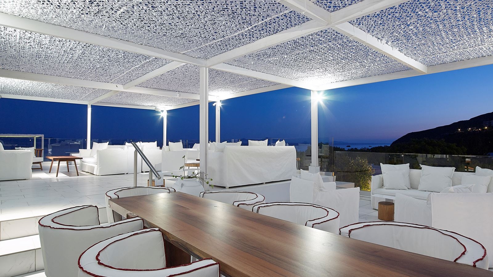 bars-white-lounge