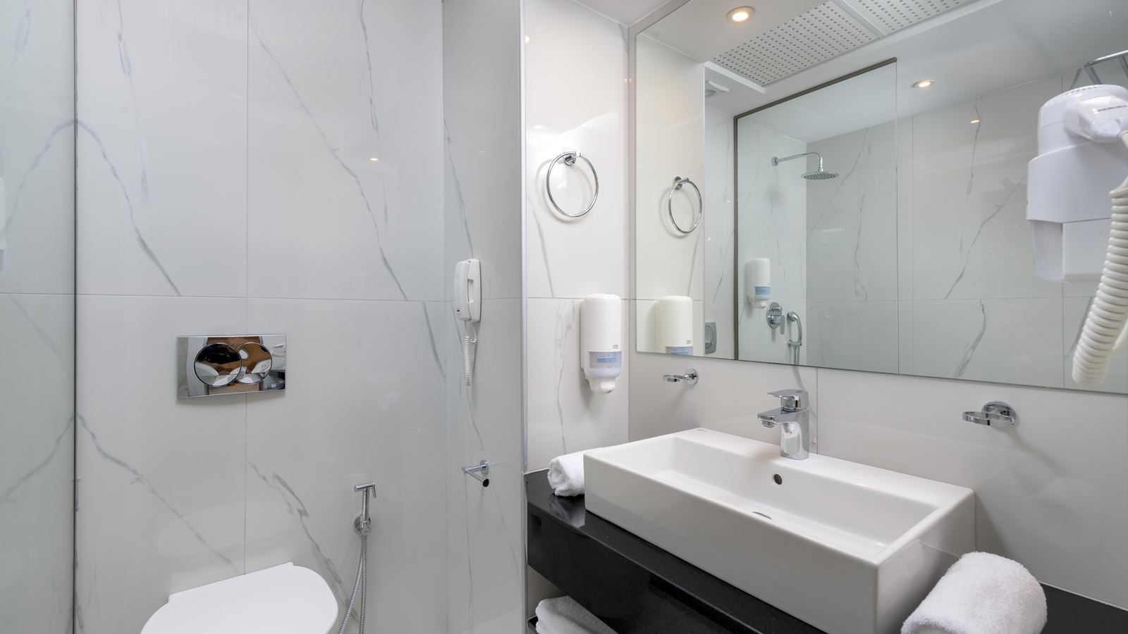 rooms-room-superior-triple-sea-view-balcony