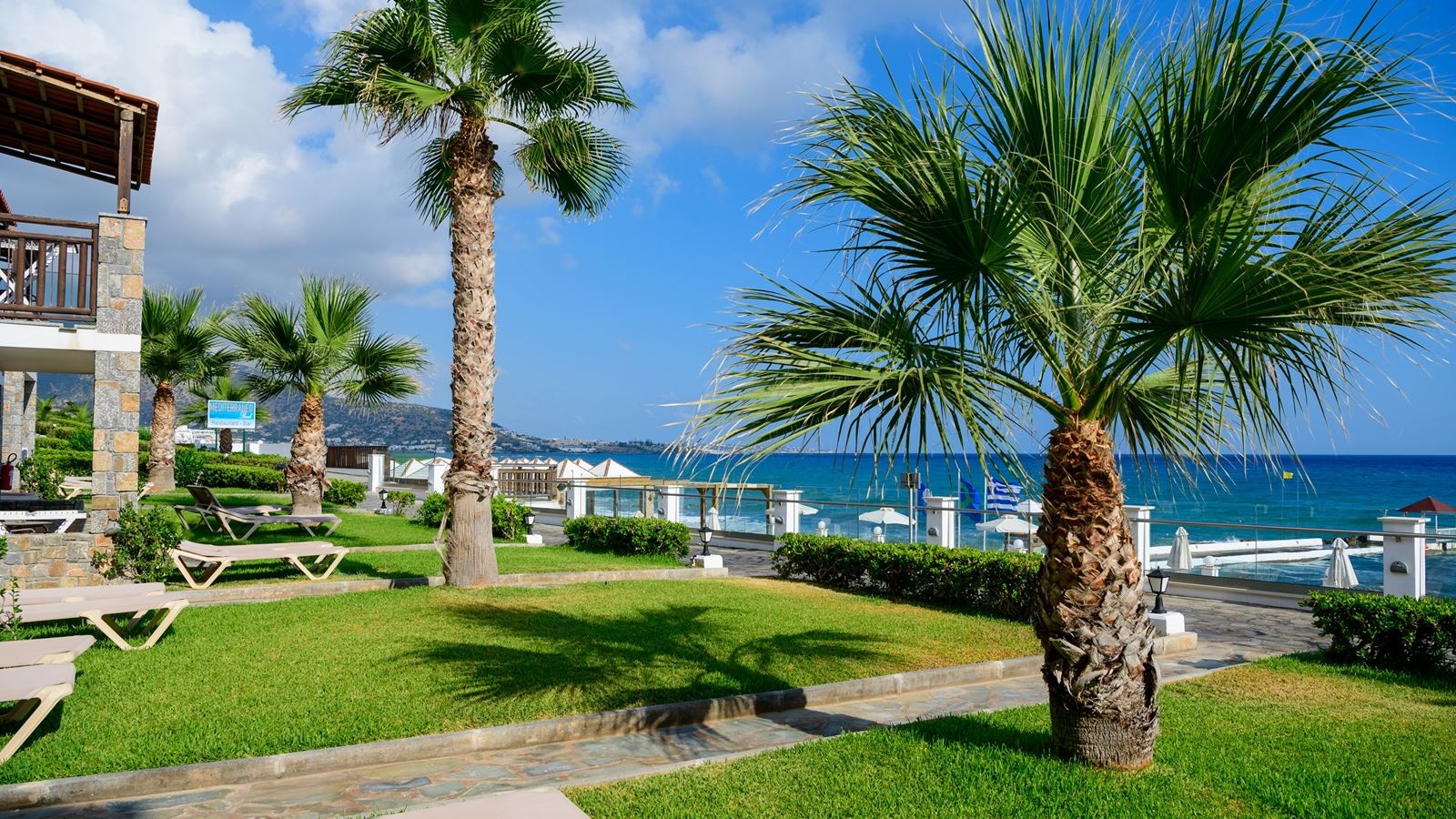rooms-junior-suite-beach-front-with-own-garden