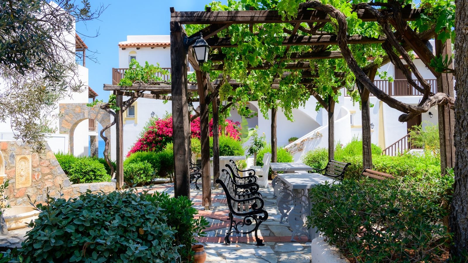 rooms-family-open-plan-garden-view