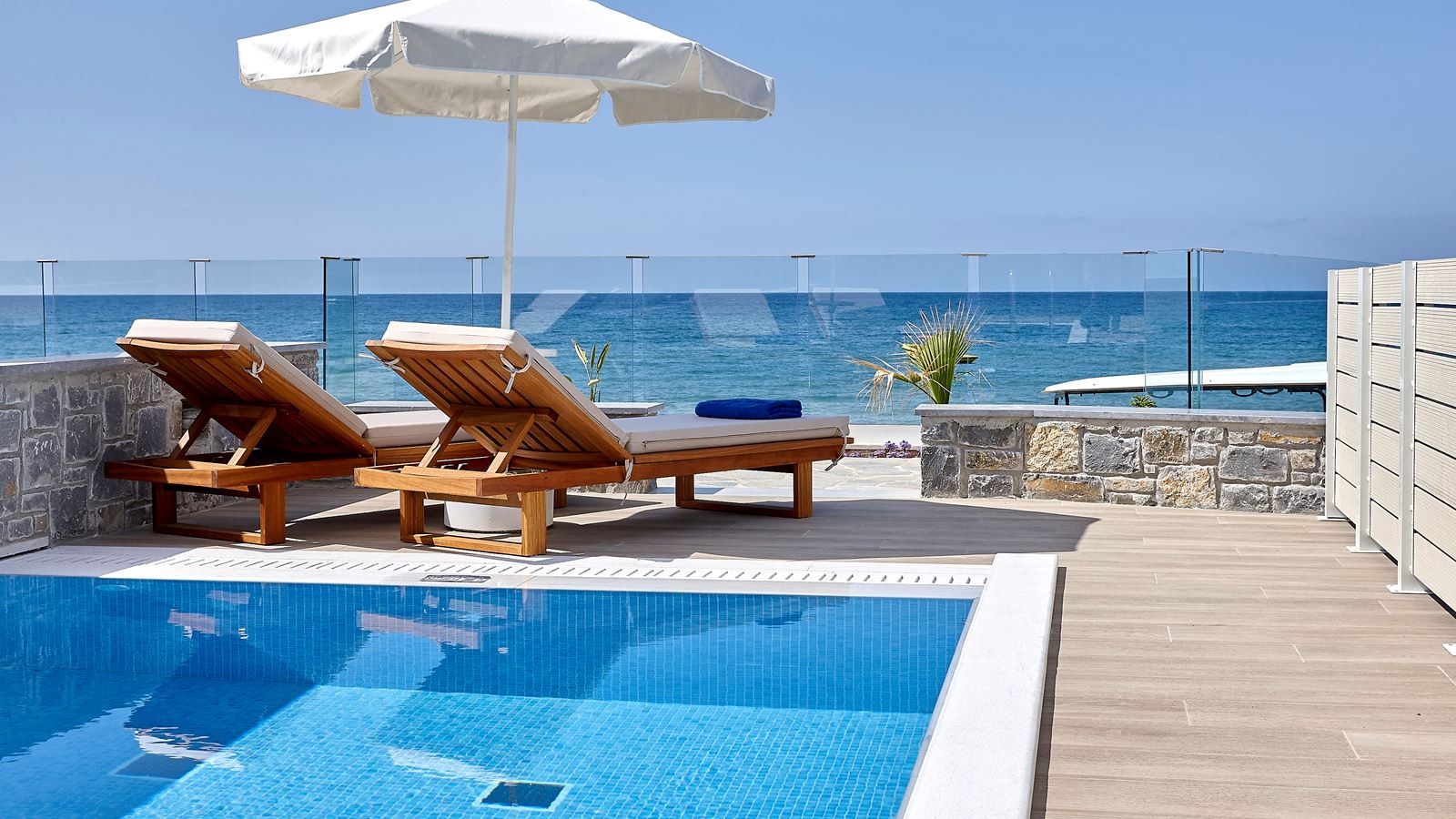 rooms-deluxe-bungalow-suite-artemisopen-plan-beach-front-with-private-pool