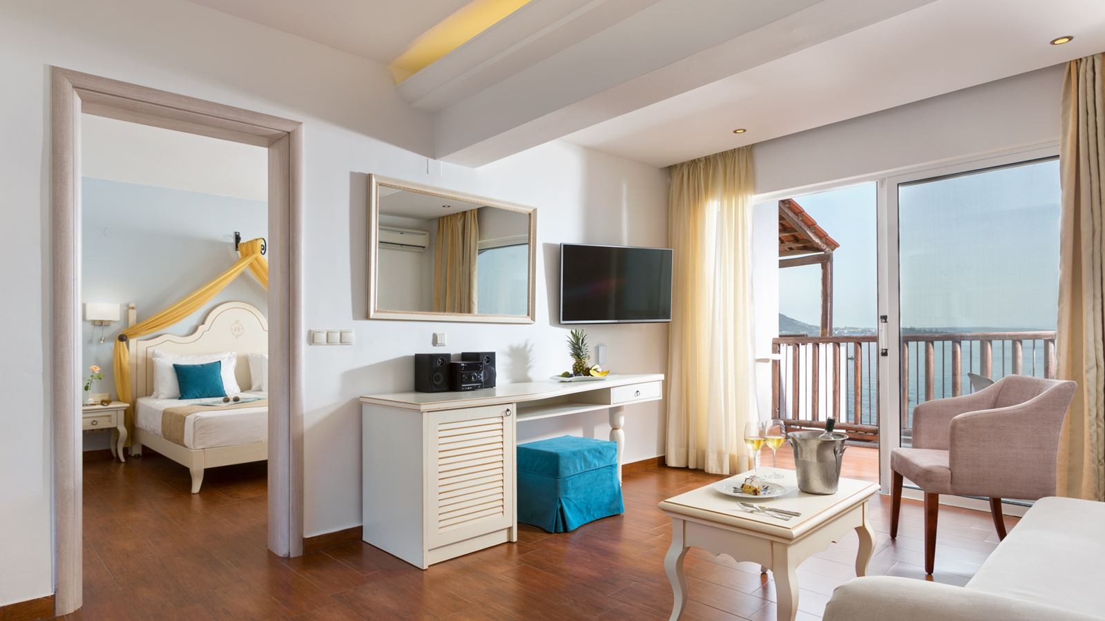 rooms-premium-suite-2-rooms-beach-front