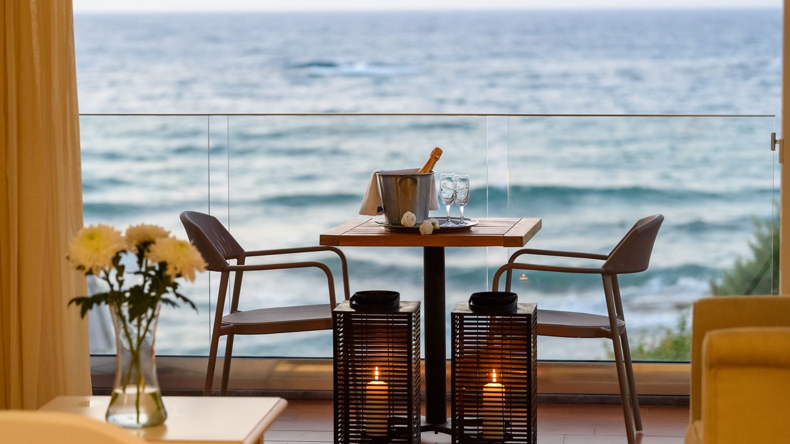 rooms-premium-suite-2-rooms-beach-front