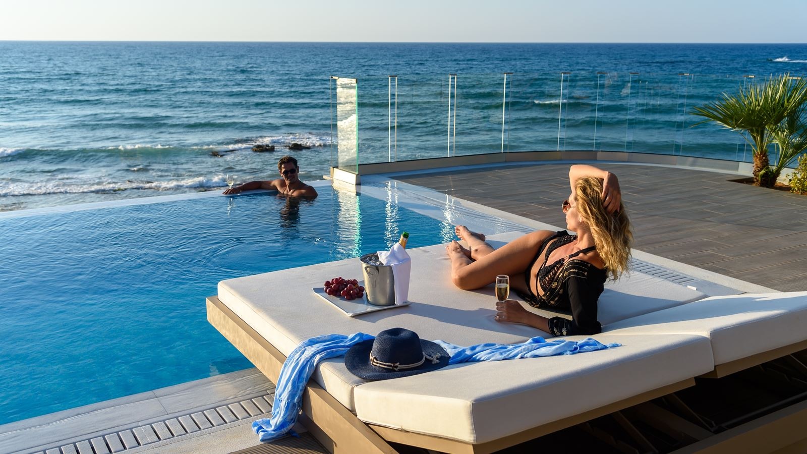 rooms-dream-villa-aphrodite2-bedrooms-beach-front-with-private-pool