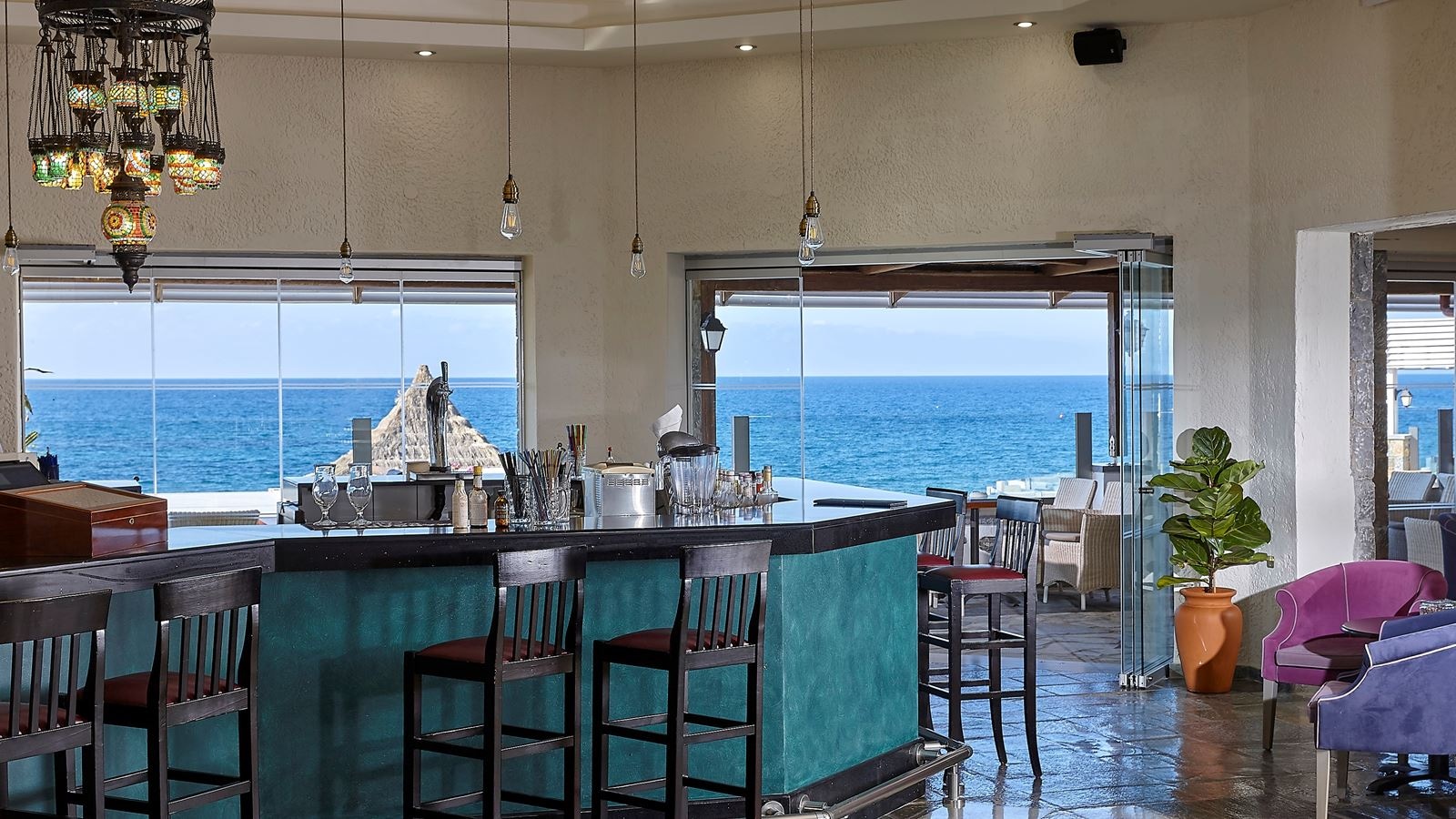 bars-dionysos-lobby-bar