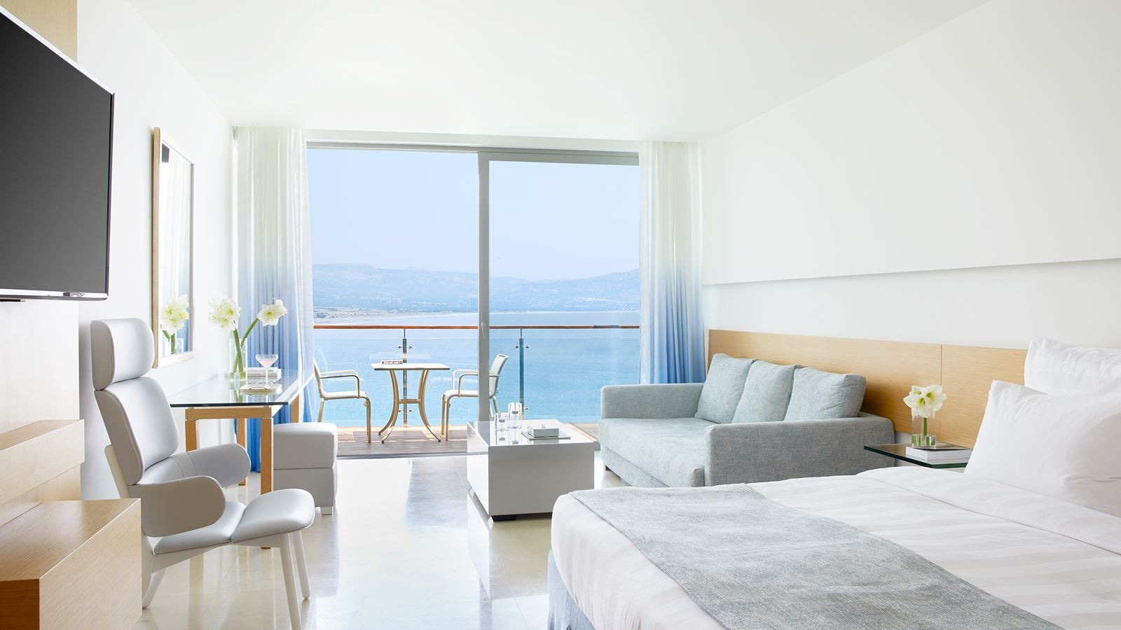 rooms-junior-suite-sea-view-shared-pool