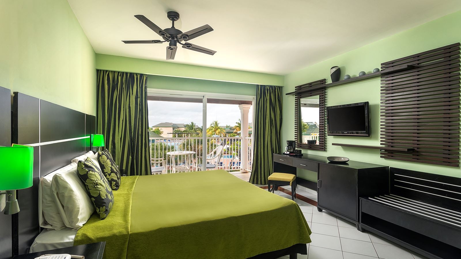 rooms-deluxe-room