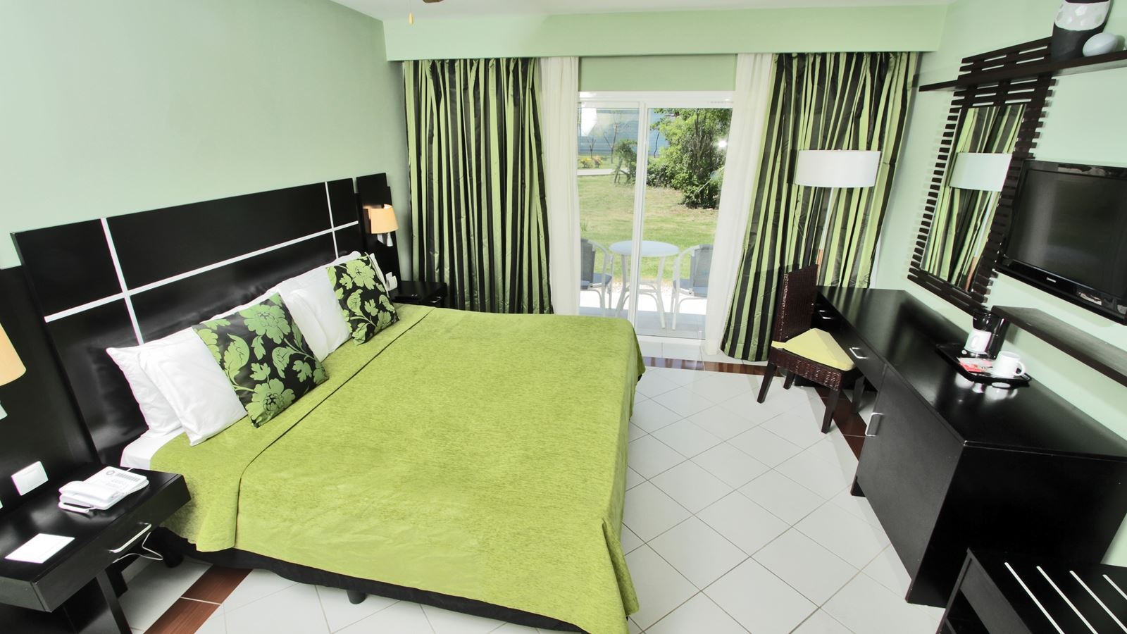 rooms-deluxe-room