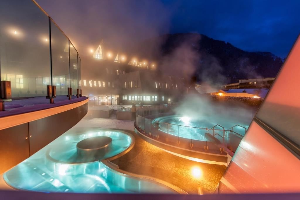pools-outdoor-pool