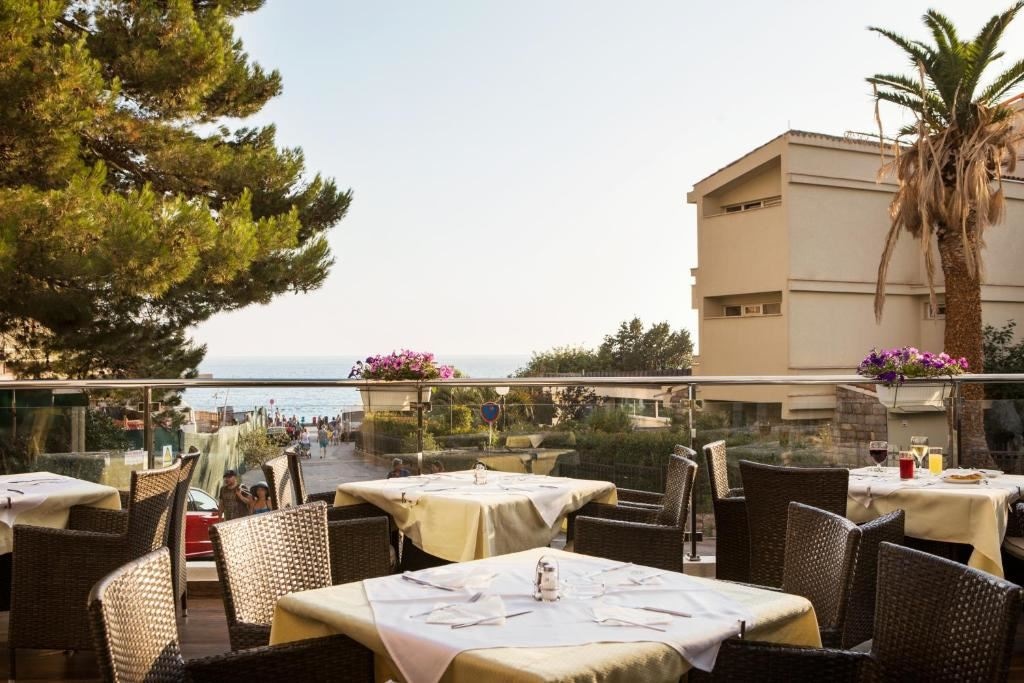 restaurants-restaurants