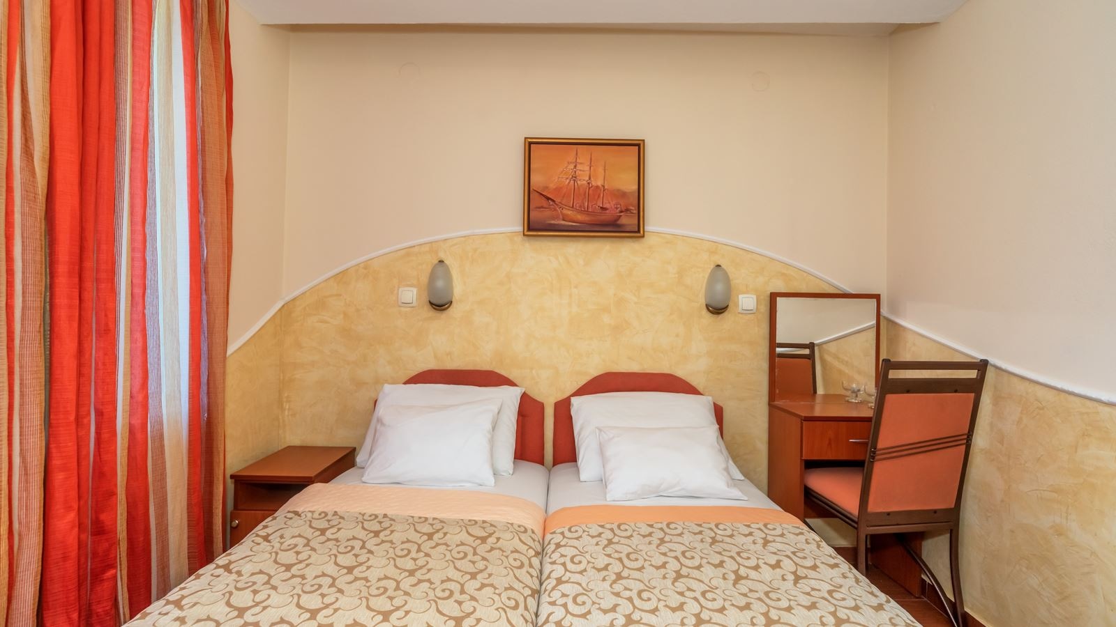 rooms-standard-room