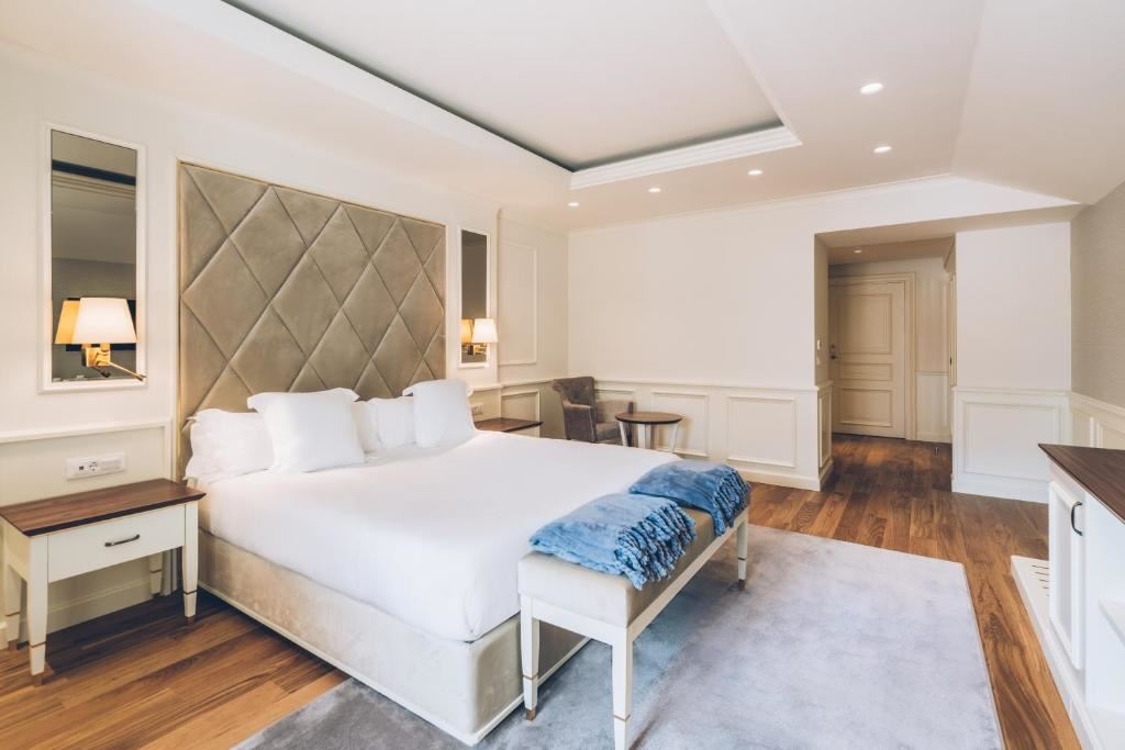 rooms-heritage-premium-sea-view-suite