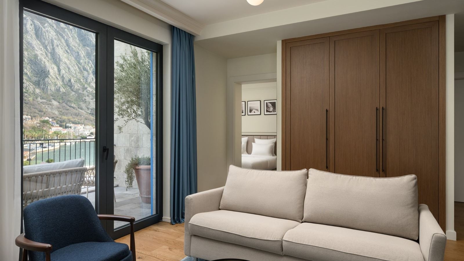 rooms-one-bedroom-apartment-sea-view