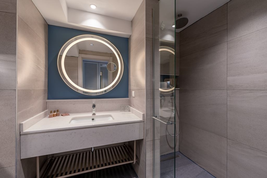 rooms-swim-up-room