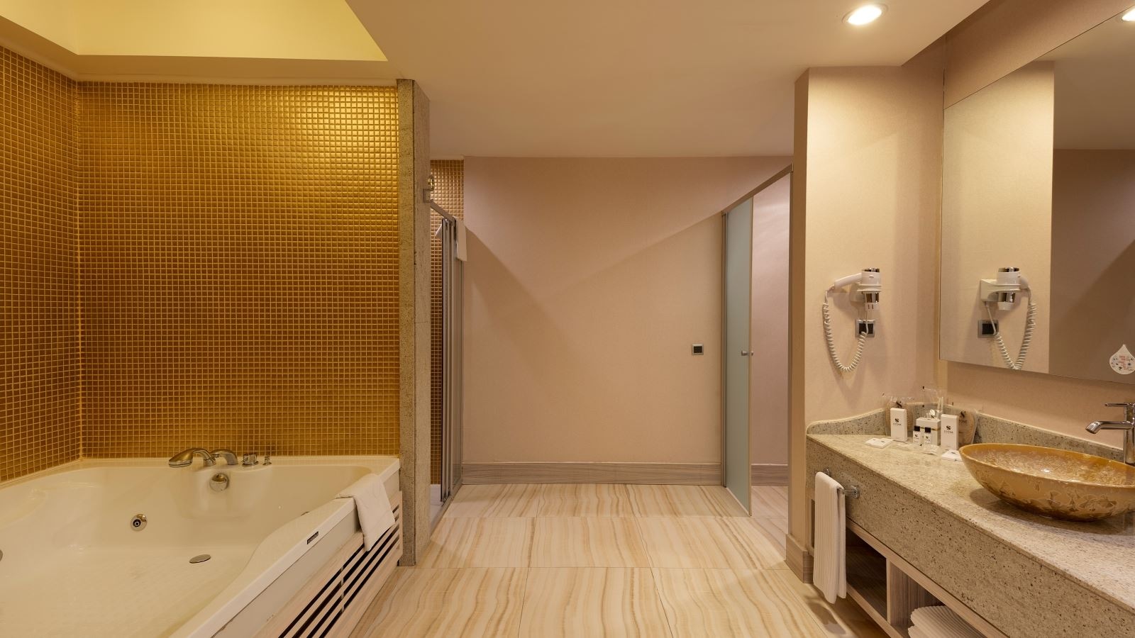 rooms-king-suite