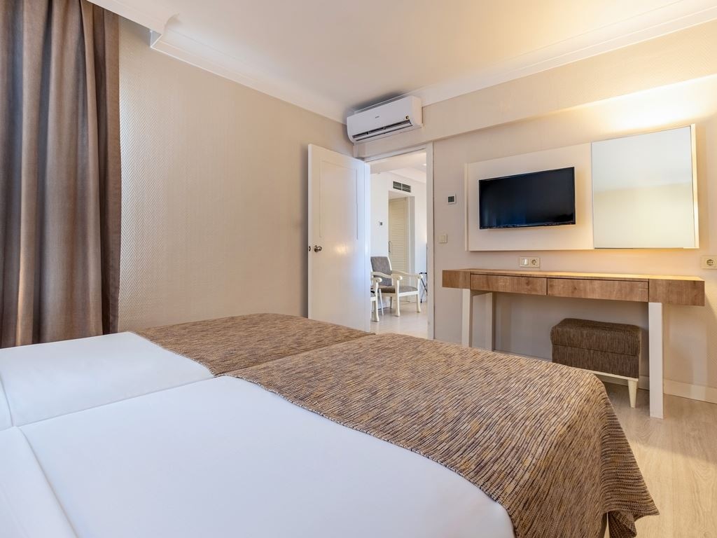 rooms-family-room