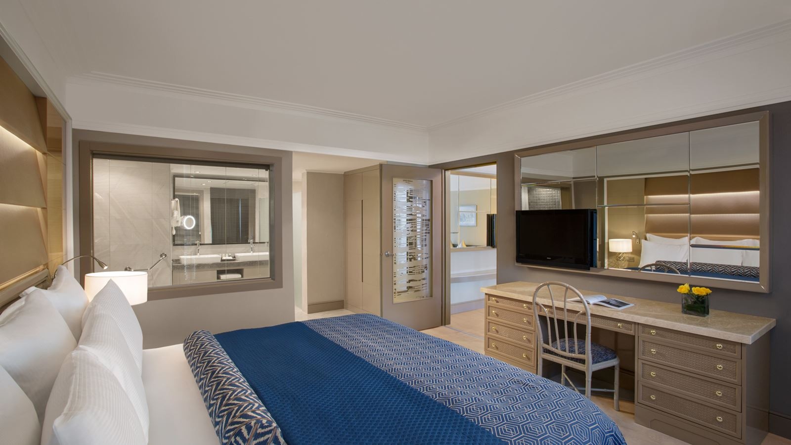 rooms-family-suite-main-building