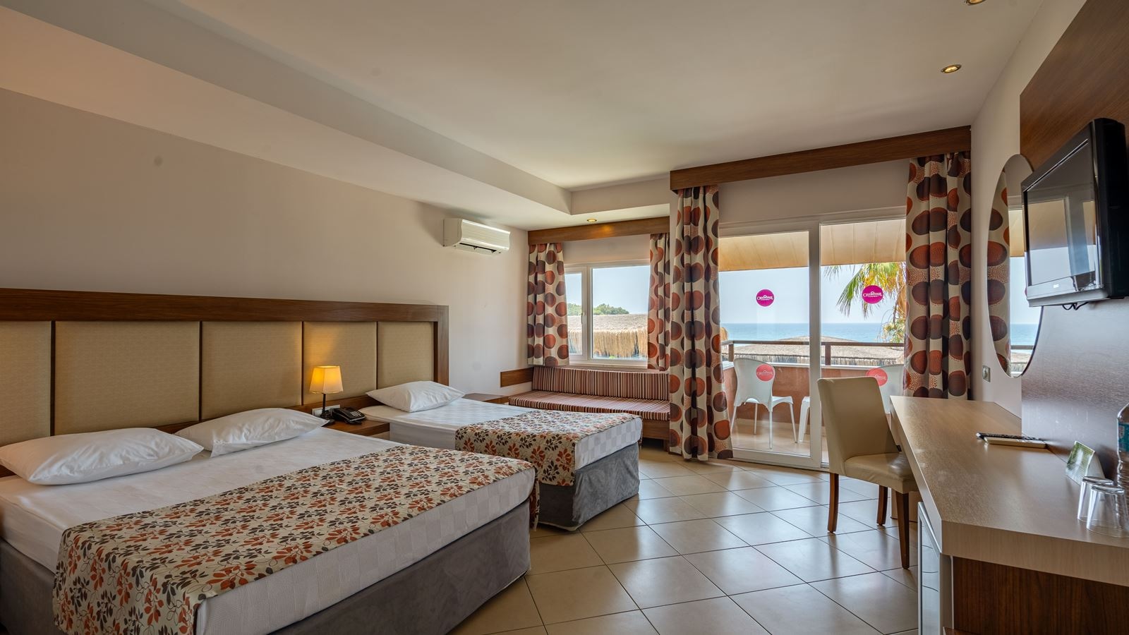 rooms-superior-room