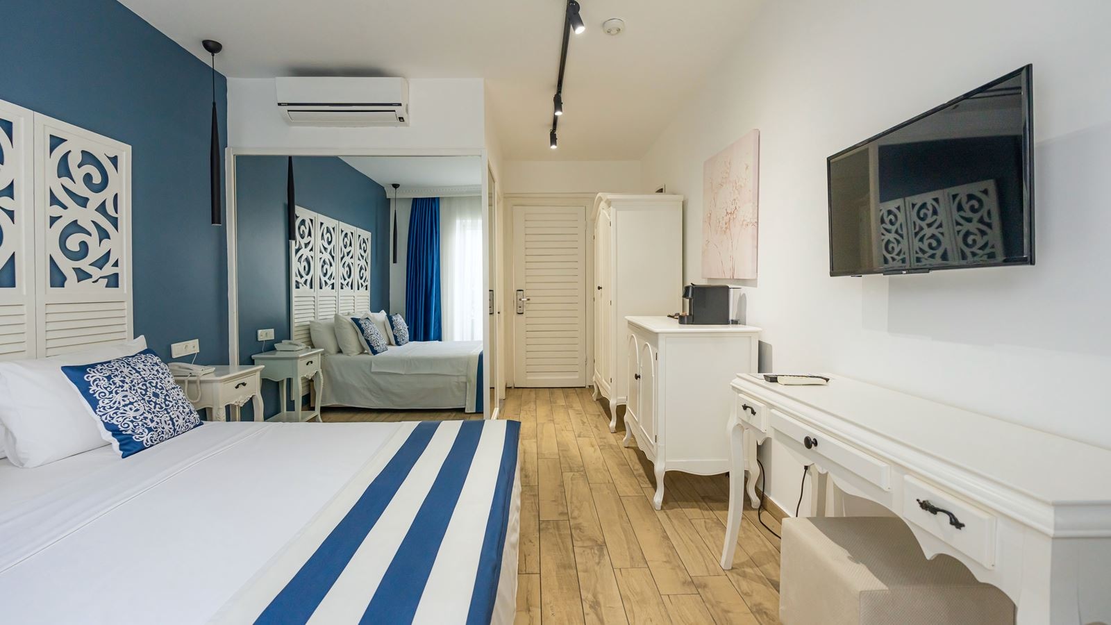 rooms-club-room-seaview