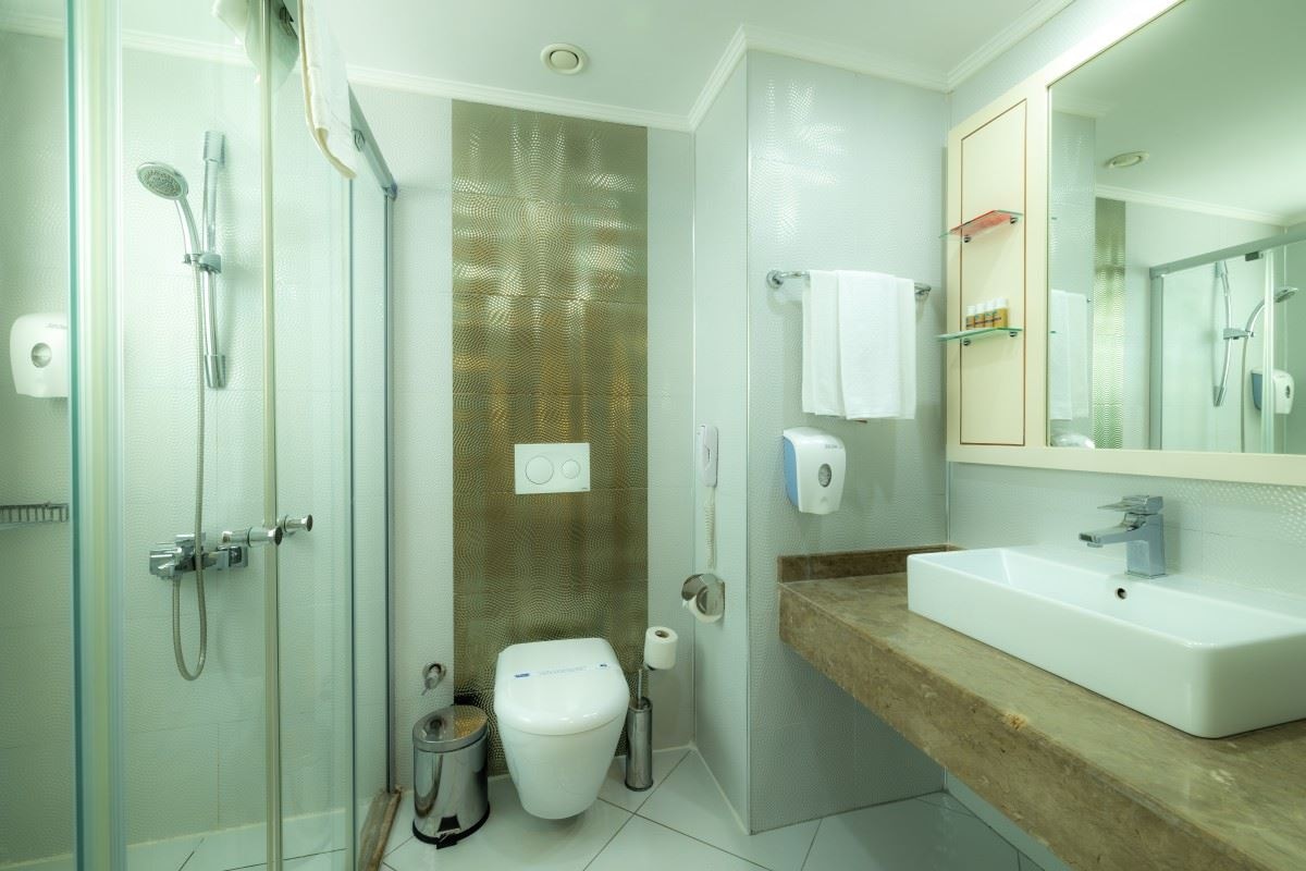 rooms-coral-room