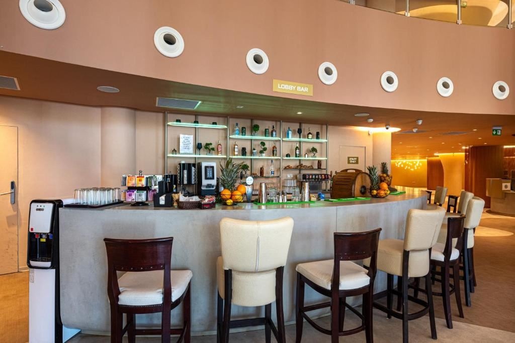 bars-looby-bar