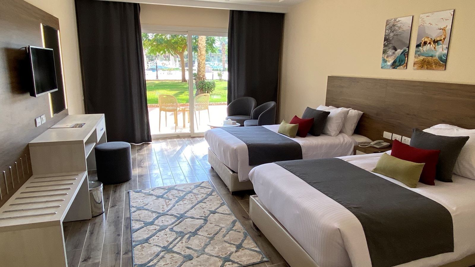 rooms-deluxe-room