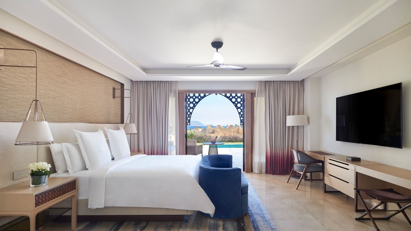 rooms-premier-suite-with-pool