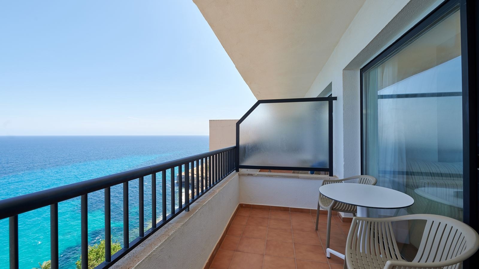 rooms-double-frontal-sea-view-balcony