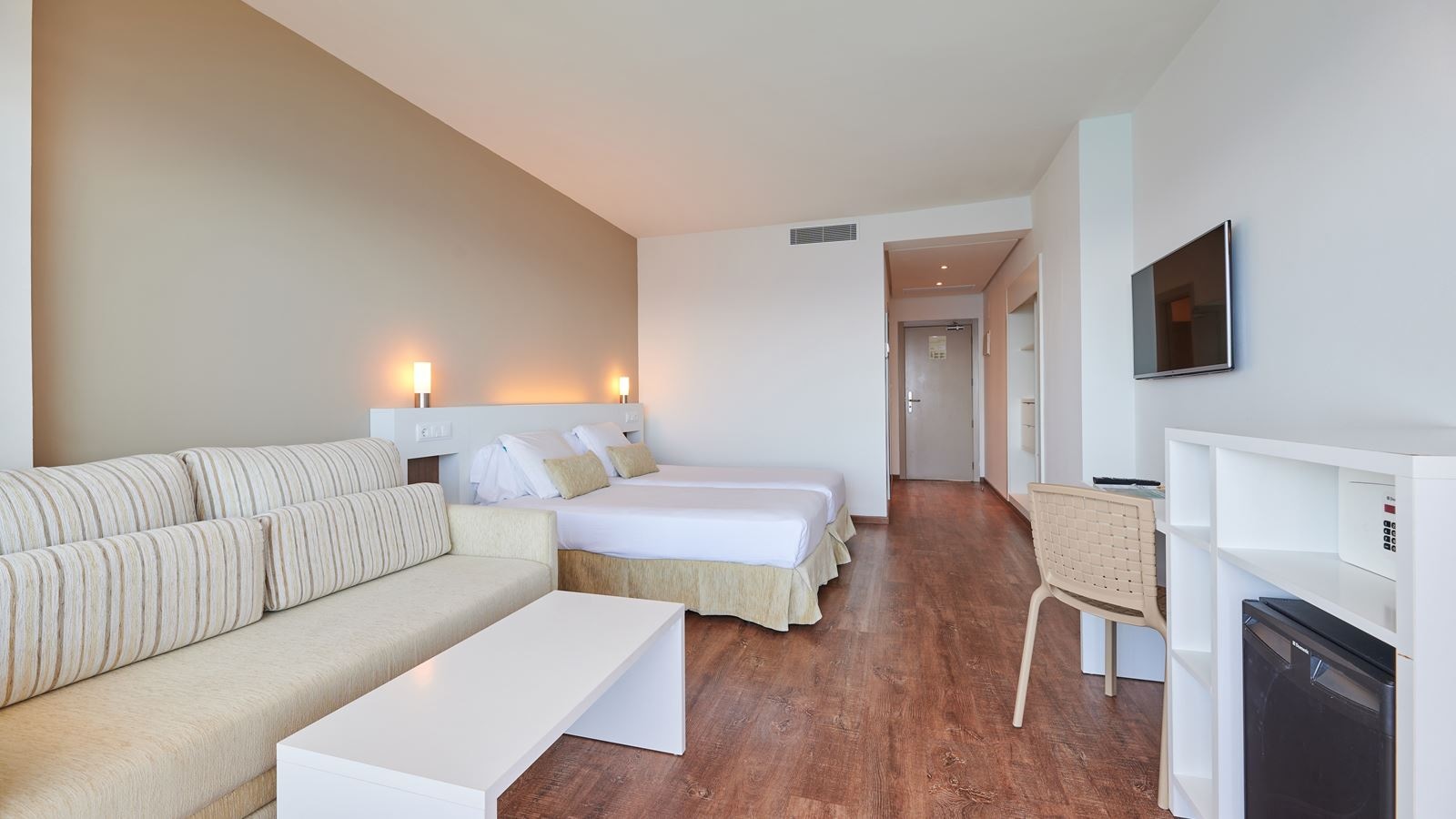 rooms-double-frontal-sea-view-balcony
