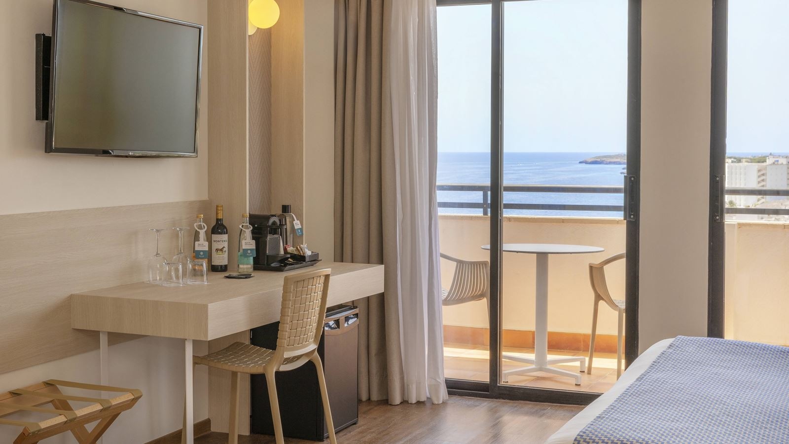 rooms-my-favourite-club-junior-suite-sea-view-balcony