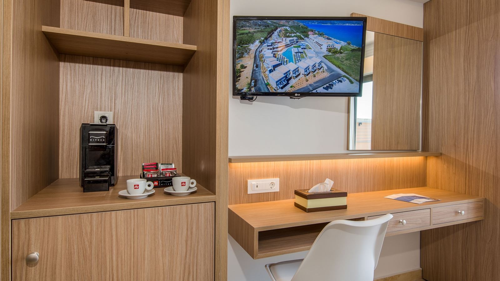 rooms-twin-room-superior-balcony-or-terrace