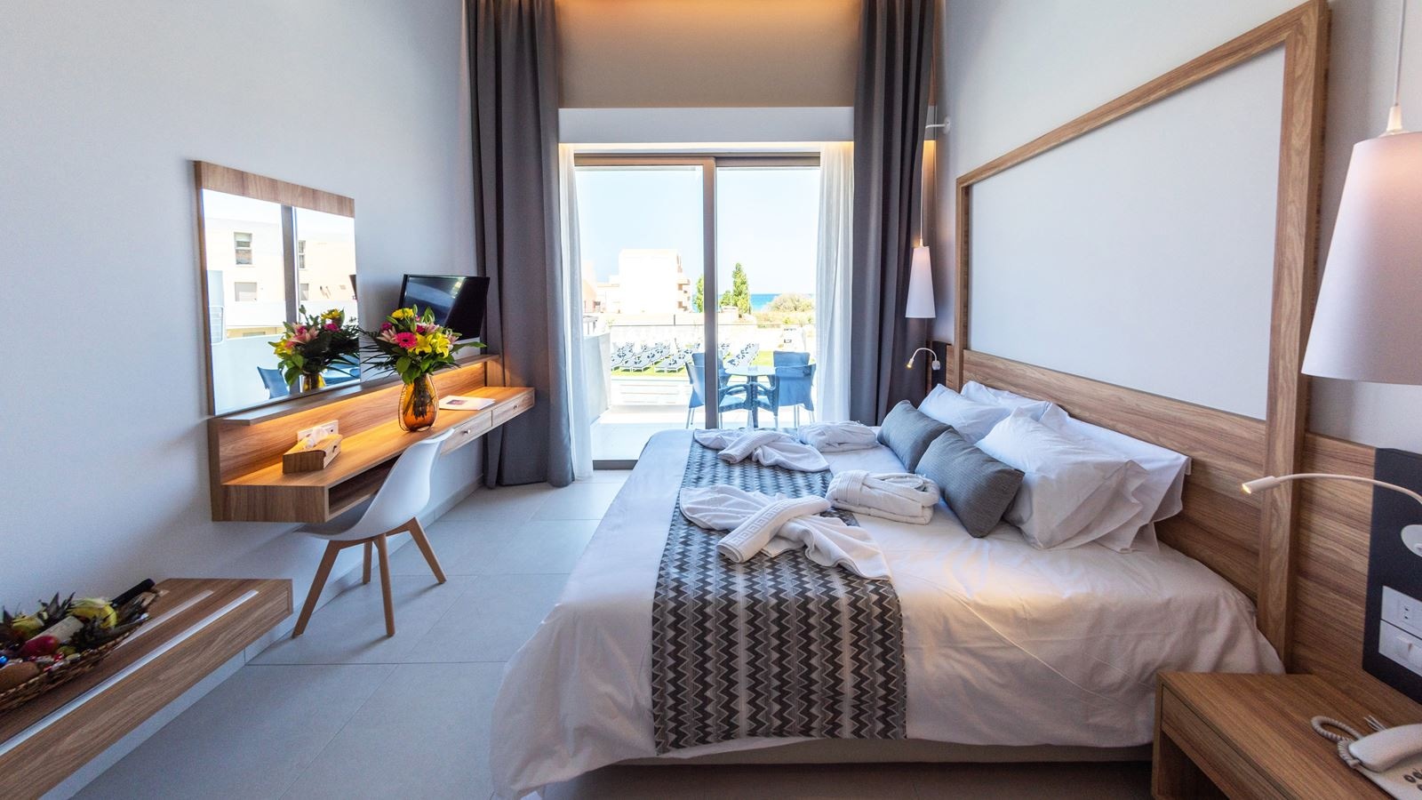 rooms-twin-room-superior-balcony-or-terrace