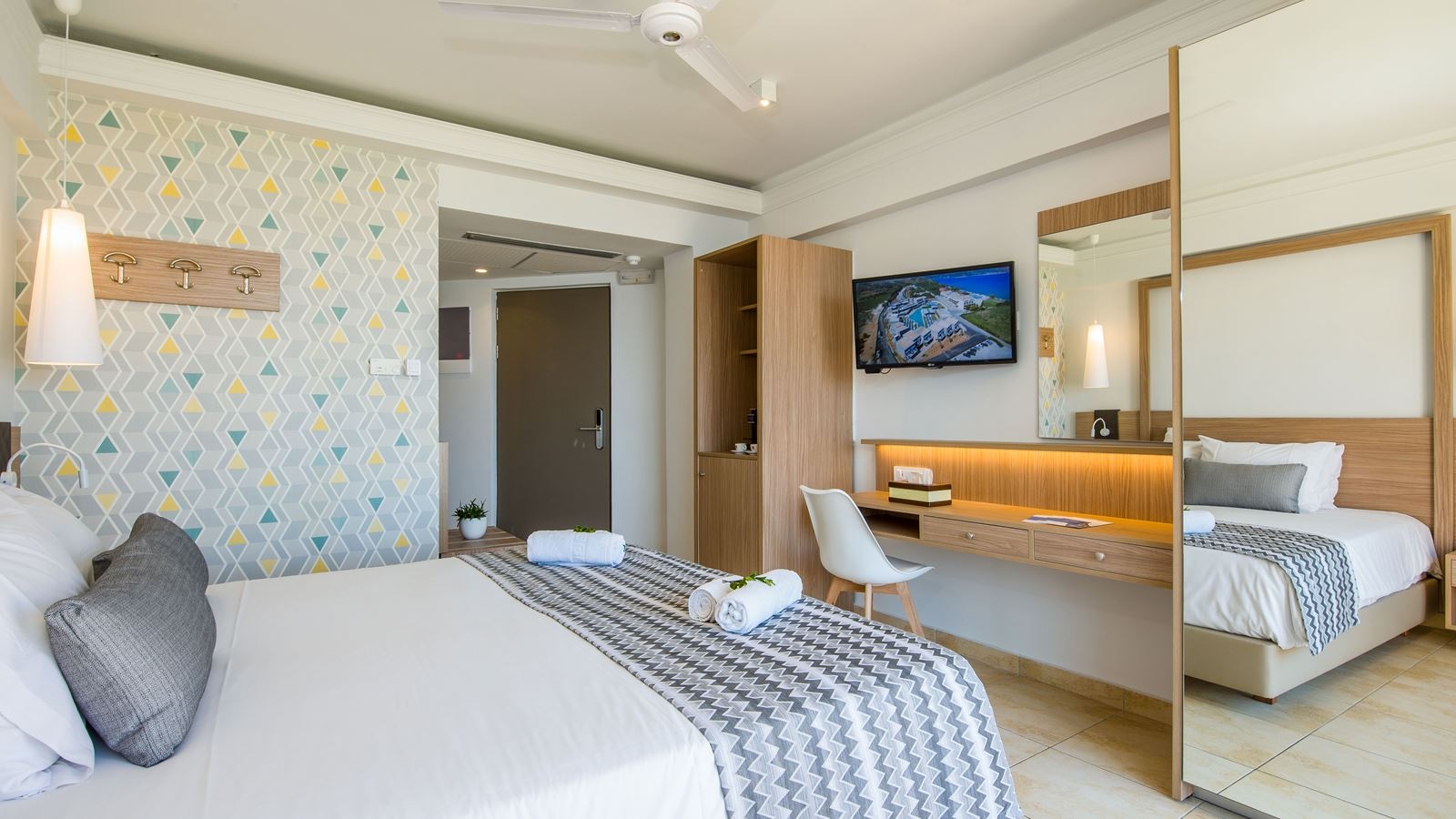 rooms-twin-room-superior-sideseaview-balcony-or-terrace