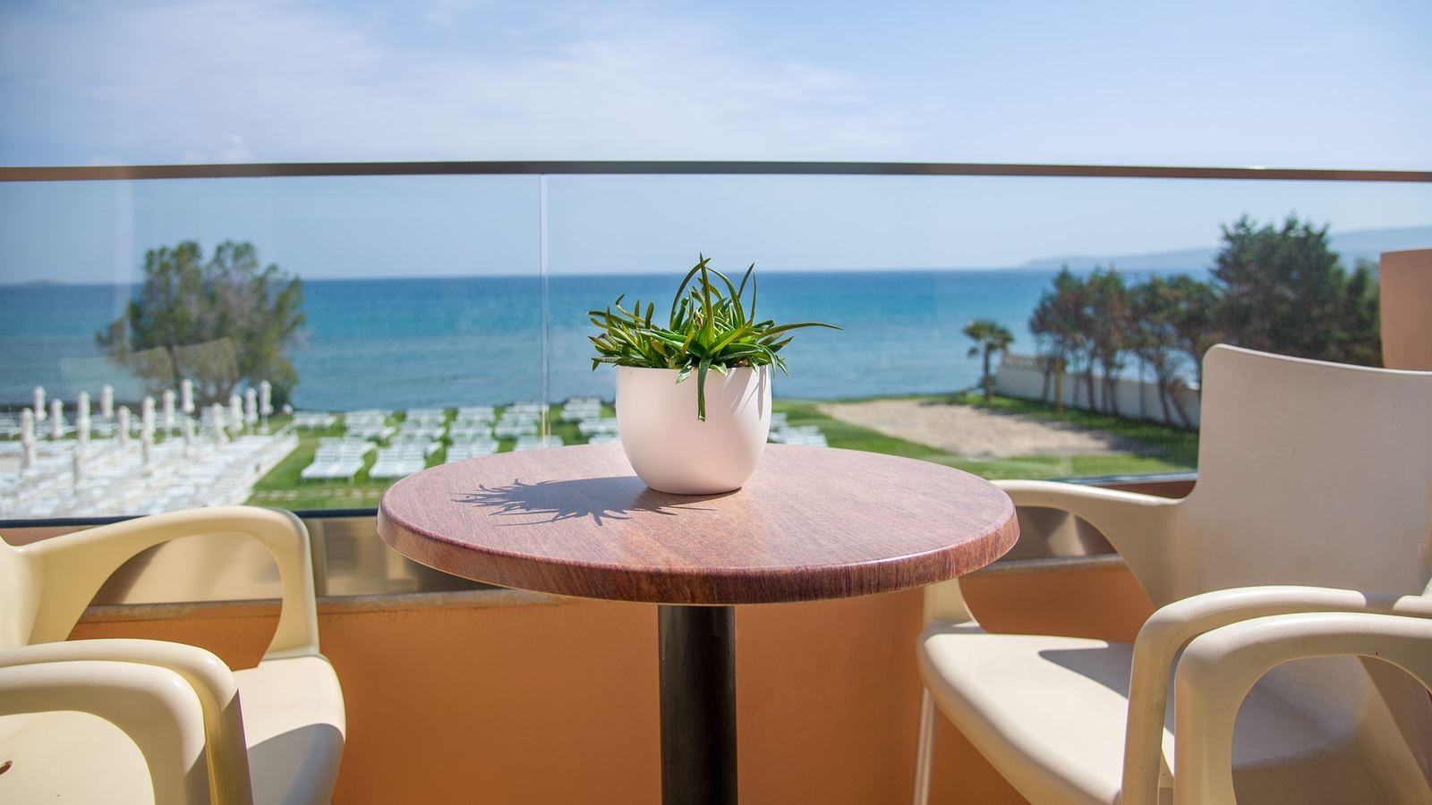 rooms-family-room-superior-sea-view