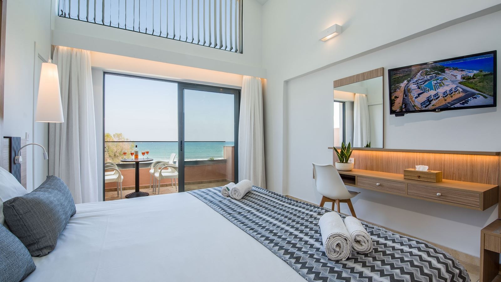 rooms-maisonette-sideseaview-for-24-persons