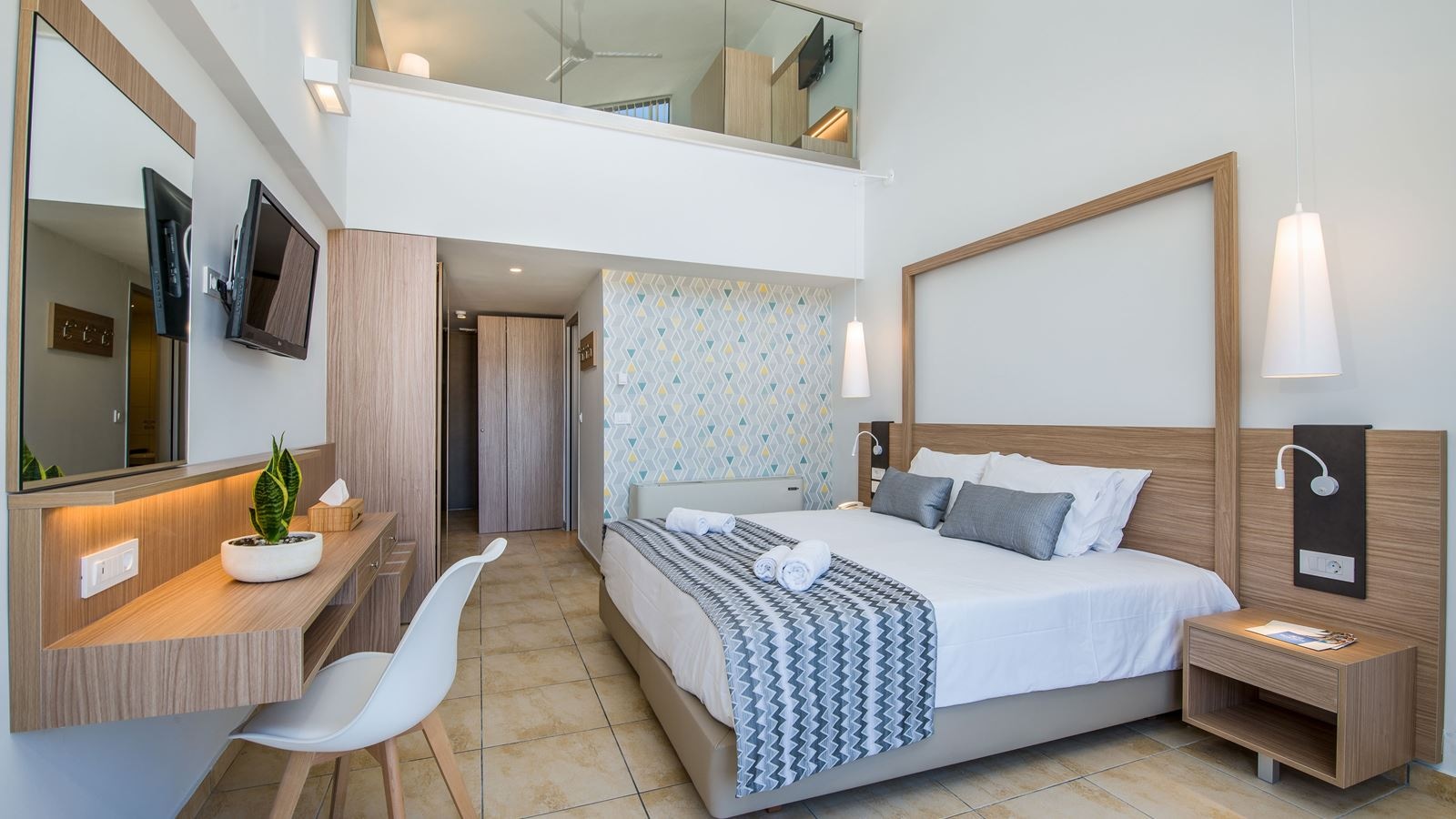 rooms-maisonette-sideseaview-for-25-persons