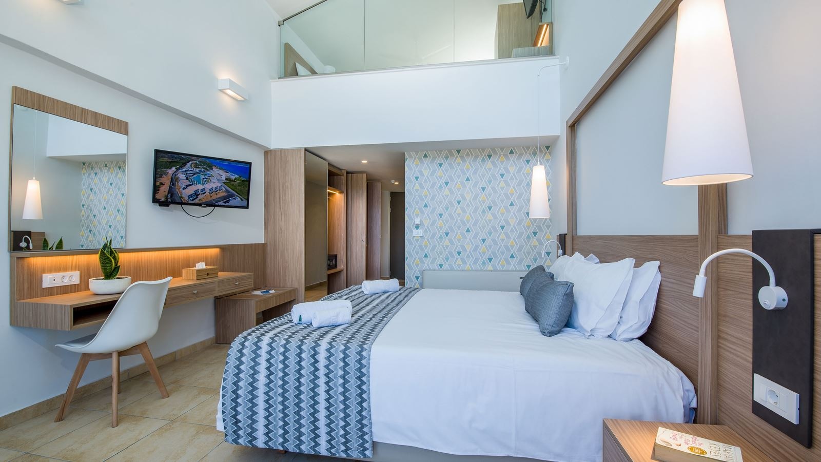 rooms-maisonette-sideseaview-for-25-persons
