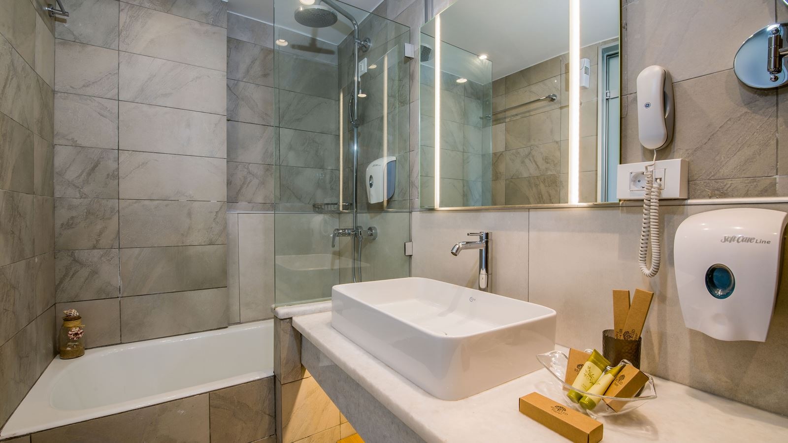 rooms-maisonette-sideseaview-for-26-persons
