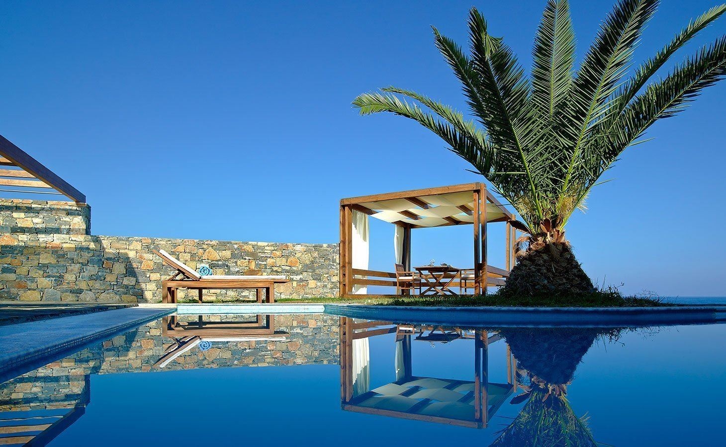 rooms-club-suite-1bdrm-private-pool-seafront-view